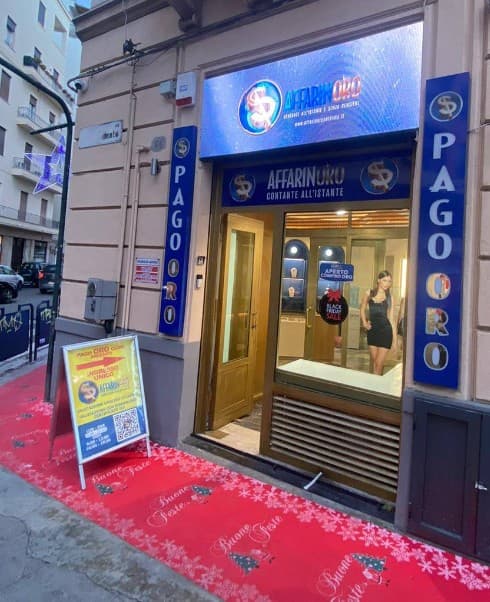 Vetrina punto vendita a marchio Affarinoro